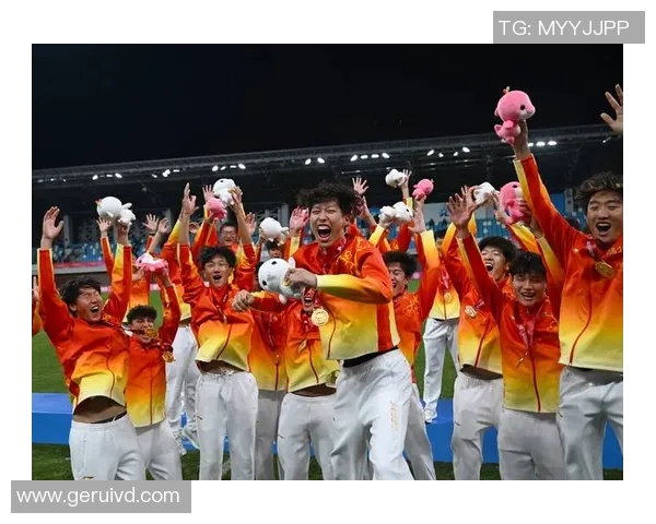 足球明星的牛仔裤穿搭风格大揭秘 时尚与运动完美融合的潮流解析