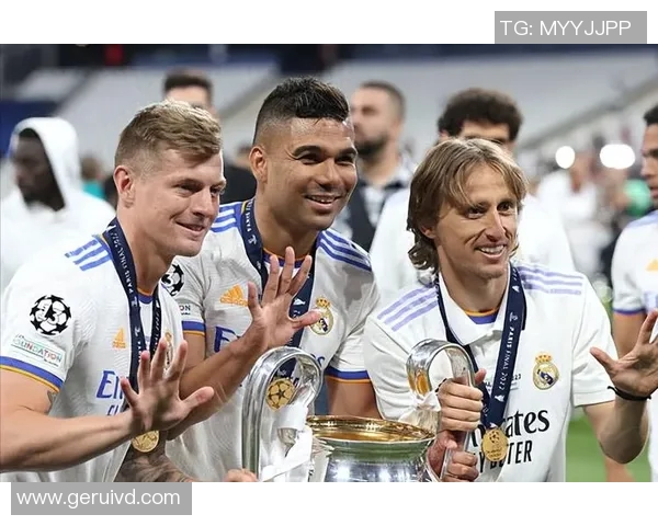 退役四大足球巨星盘点：他们的辉煌足迹与传奇人生